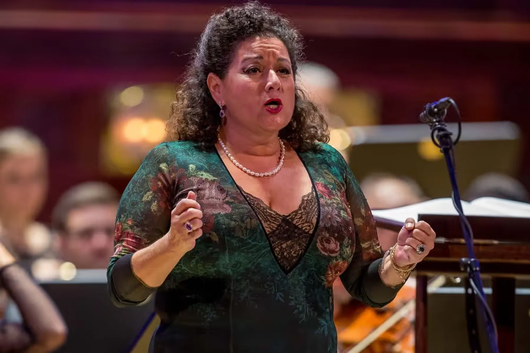 Sharon Azrieli in recital with orchestra